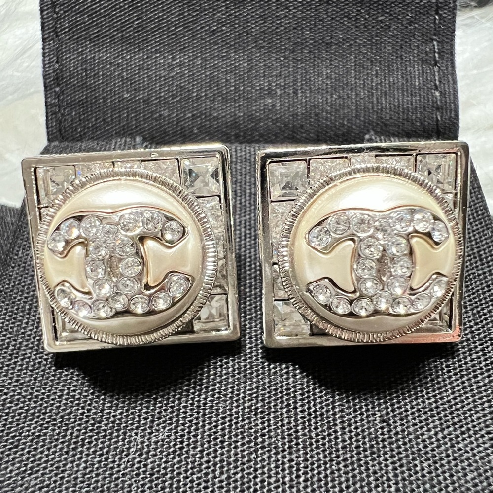 CHANEL Stud Earrings-Authentic Silver/Crystal & Pearly White(.75”x.75”x.5”) NIB - Picture 1 of 17